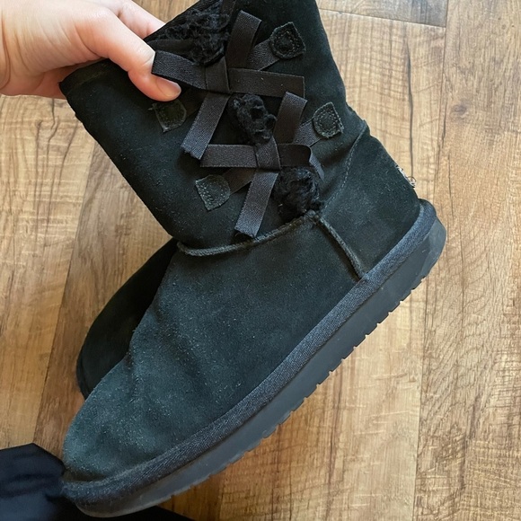 Koolaburra by Ugg | Black Victoria Short Furr Boot - Picture 7 of 7